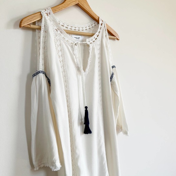 Romeo + Juliet Couture Cold Shoulder cover up tunic mini dress Split Neck Fringe - Picture 3 of 13